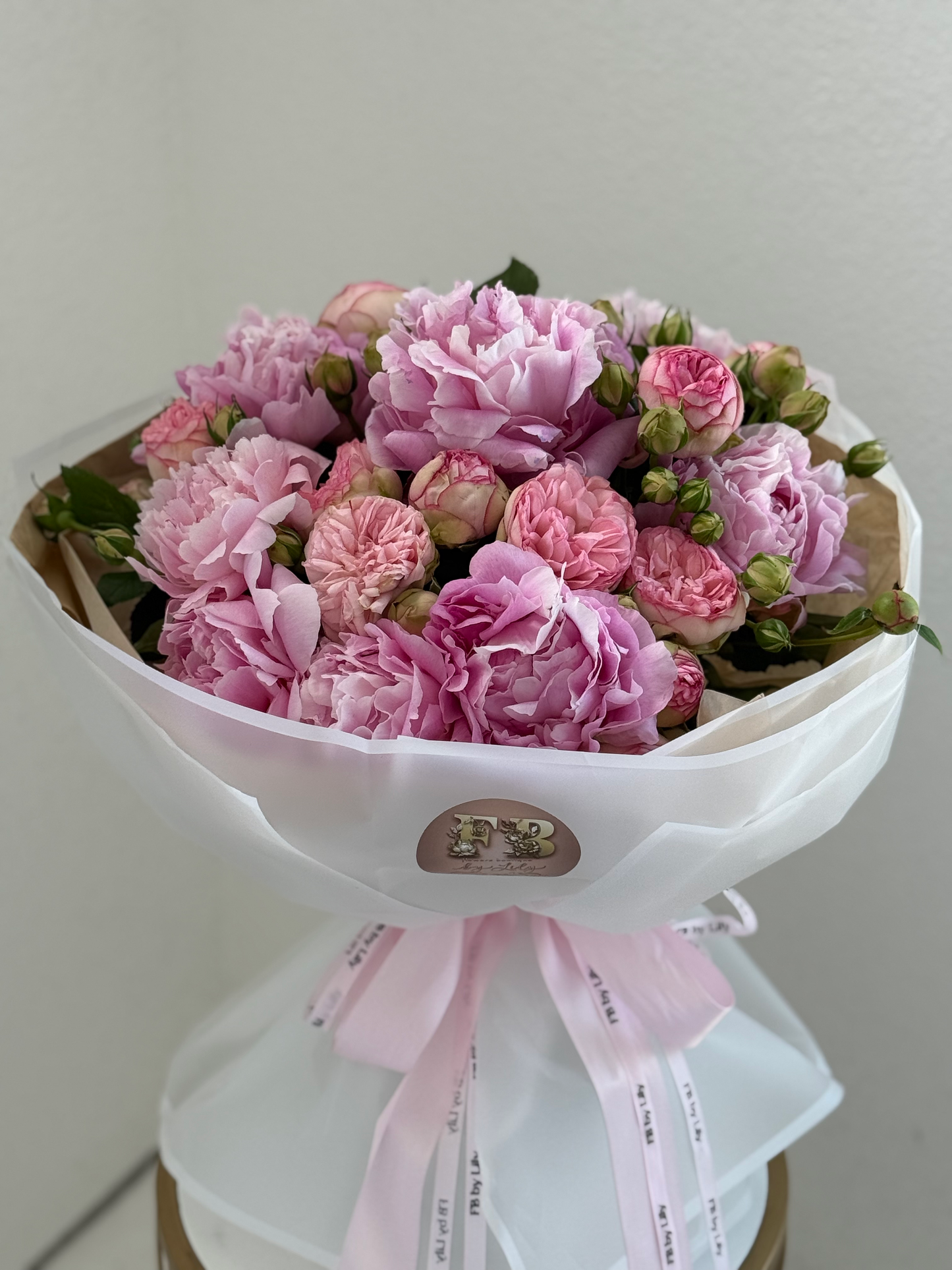 Spray garden roses, peonies image 2