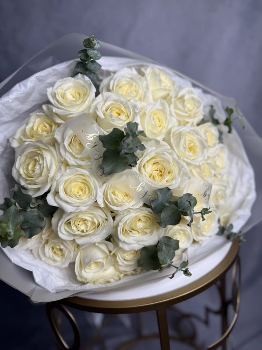 White roses 25 steams image 1