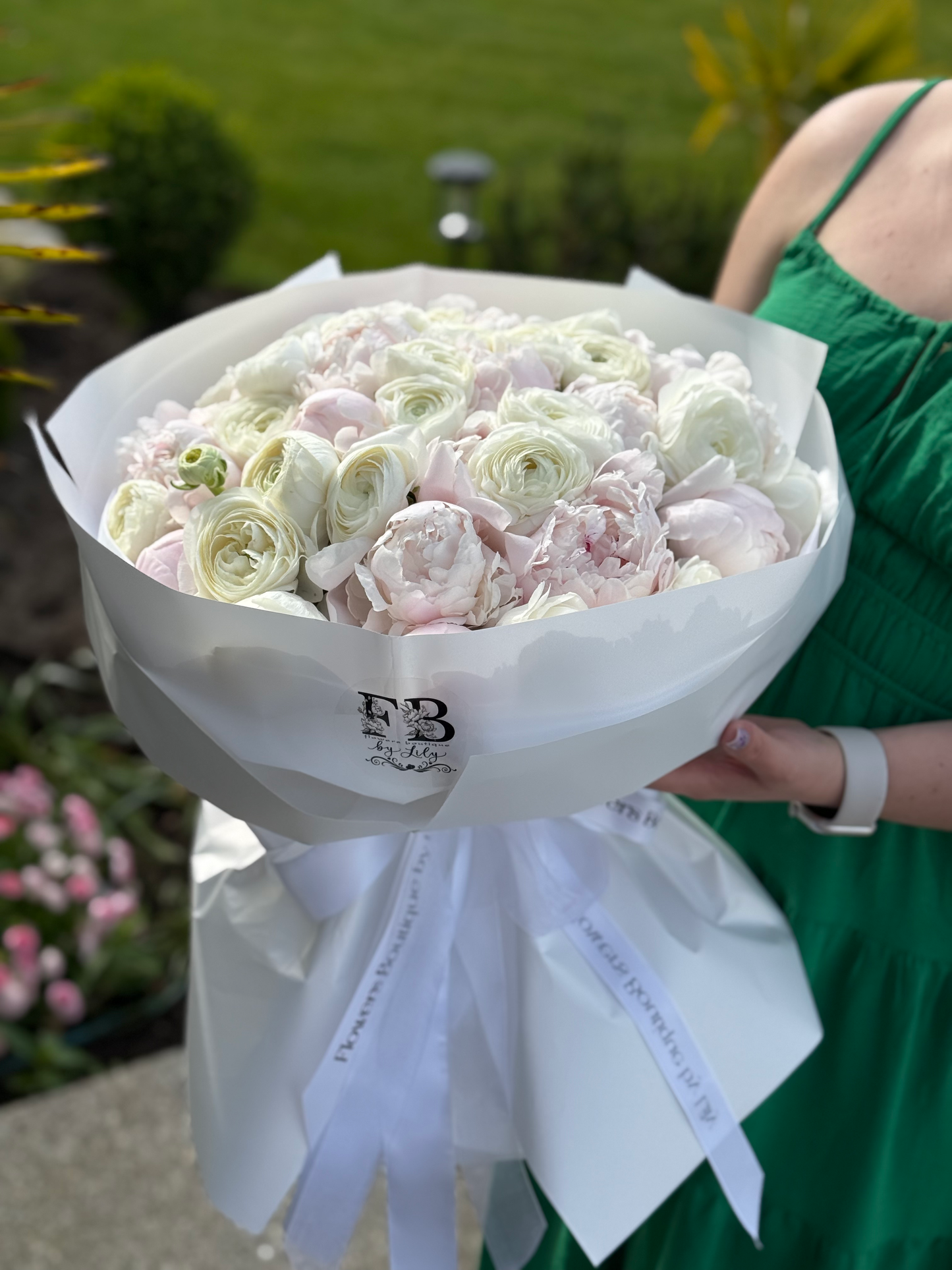 White symphony "Large" image 2