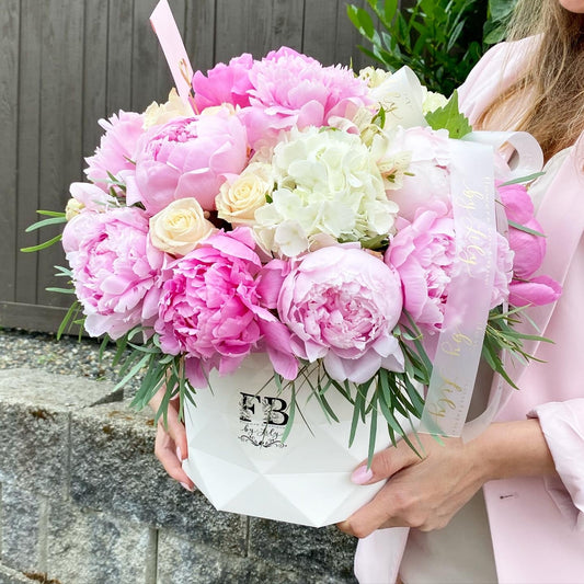 Dreamy pink peonies image 1