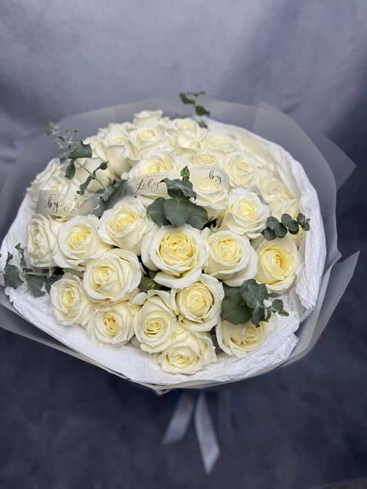 White roses 25 steams image 0