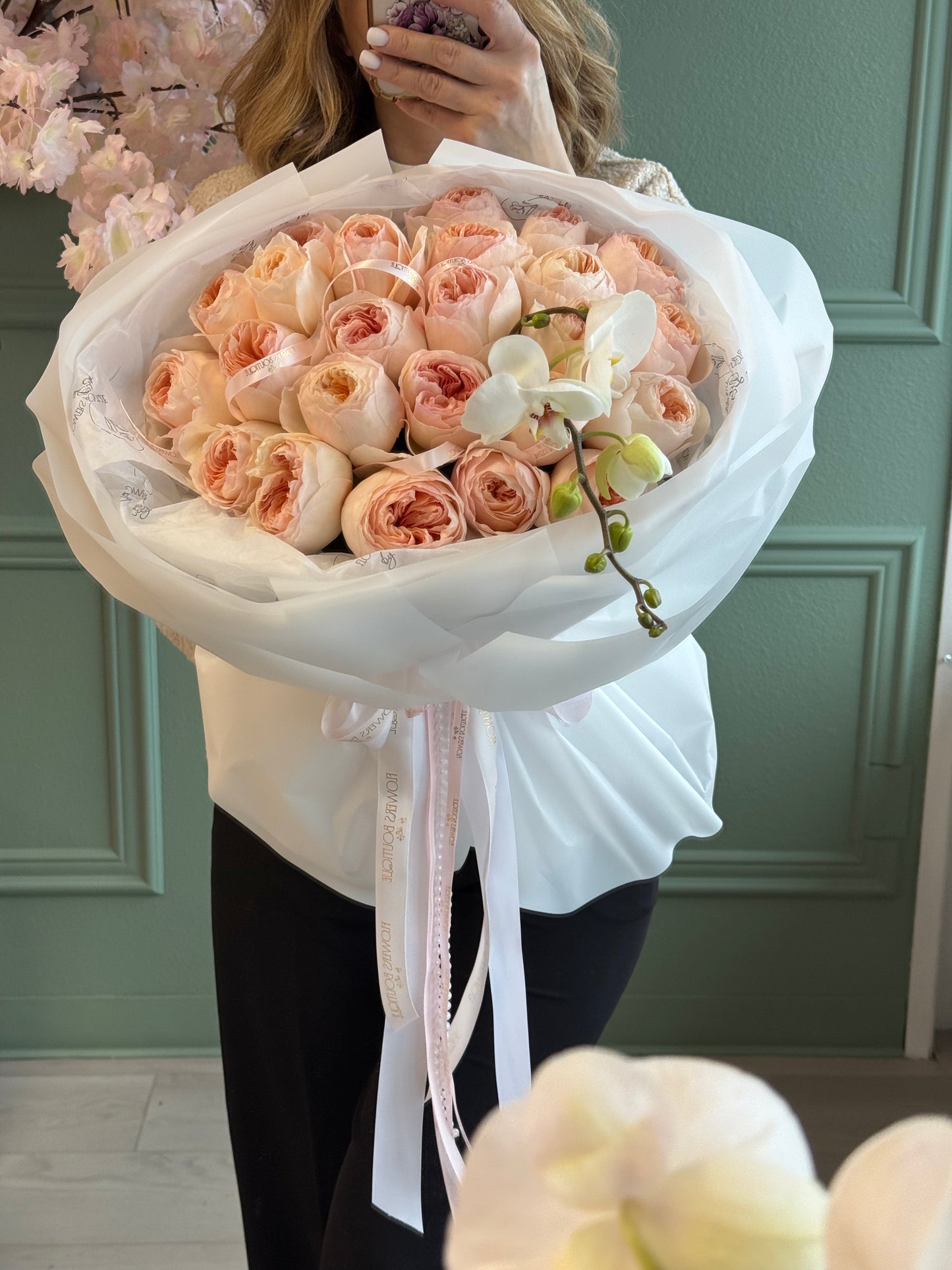 Garden roses Juliet with Orchid