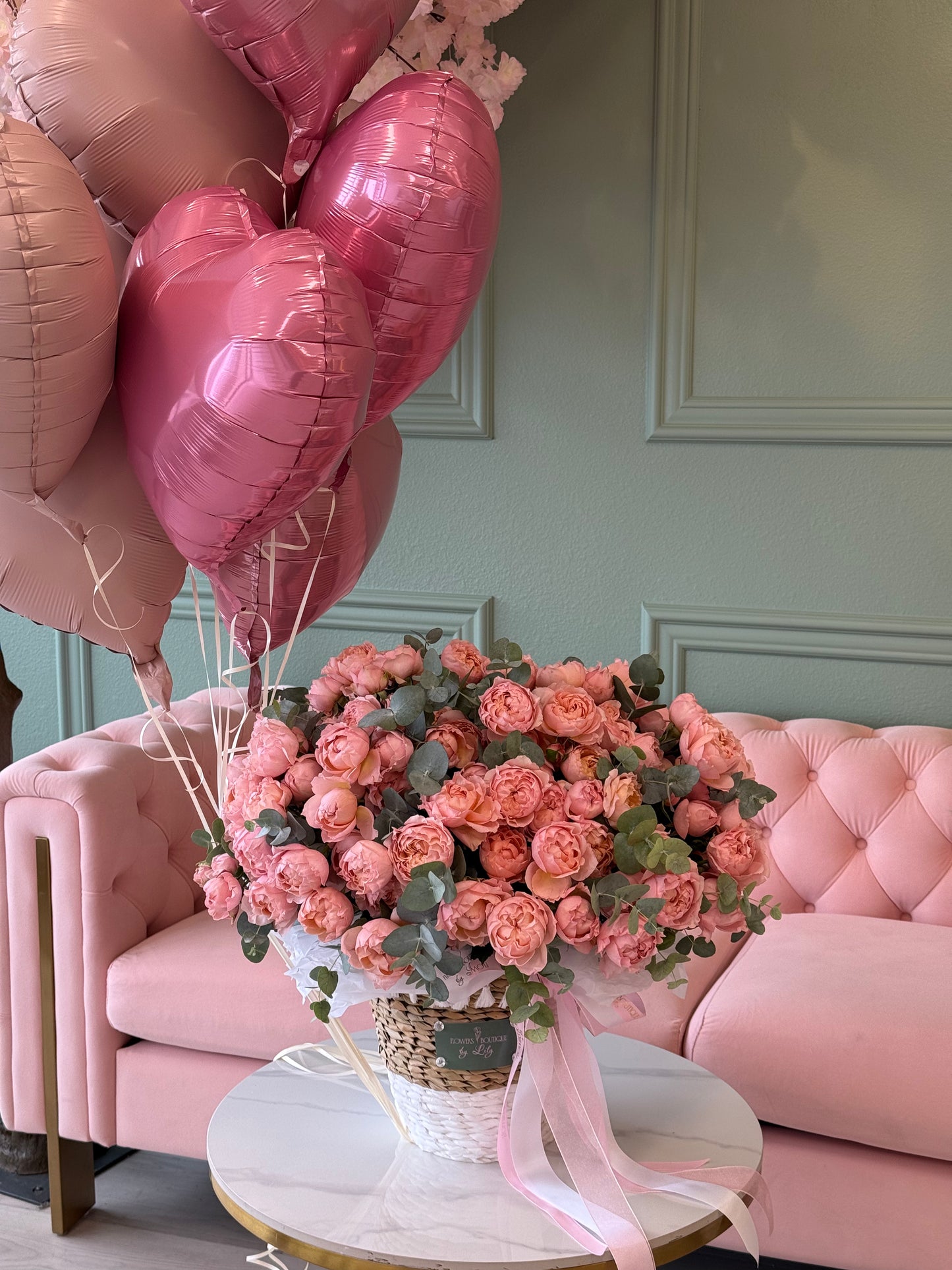 XLarge size Basket with garden spray roses Juliet