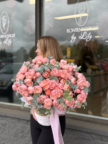 XLarge size Basket with garden spray roses Juliet