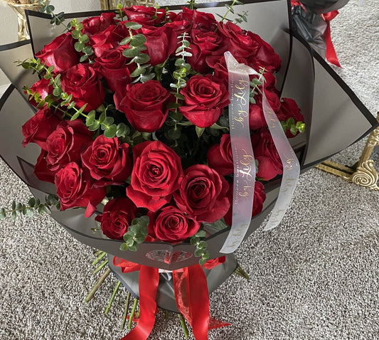 Classic red roses image 0